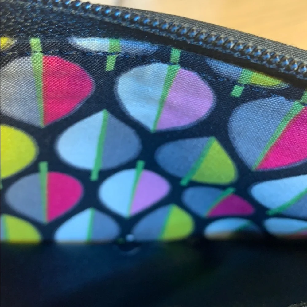 Vera Bradley multi-pocket wallet w/zipper coin pkt - Picture 10 of 14